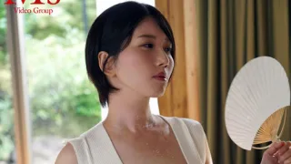 夏休み…久々に帰省したボクは…親父の再婚相手（元愛人）の汗ばむ豊満な爆●とフェロモンに●欲を抑えきれず 真昼間から絡み合うように汗まみれでドスケベセッ●スしまくった。